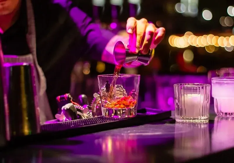 🌙 Host VIP — Incognito Bar Zona Romántica